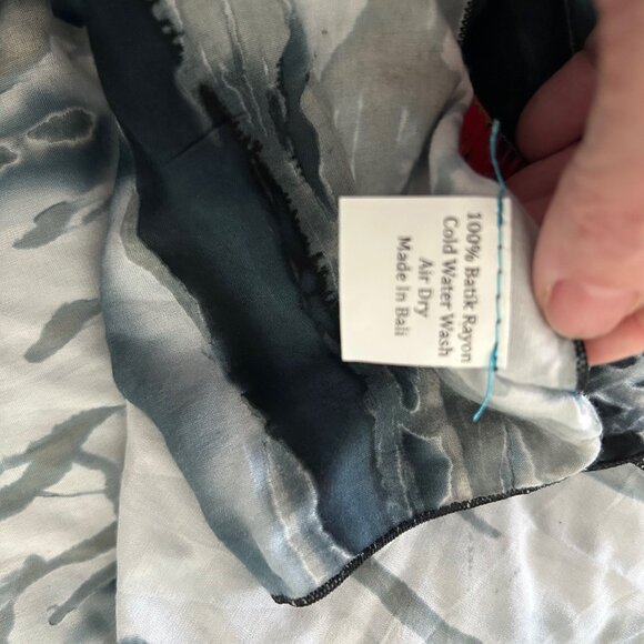 Hands to Hearts Scarf Hand Dyed Blue Grey Made in Bali 100% Rayon Soft Touch - Picture 3 of 7